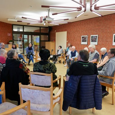 Austausch in großer Runde.